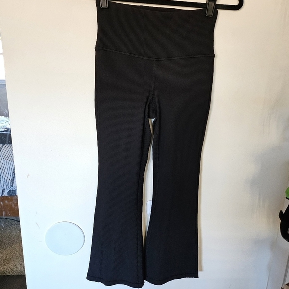 EUC Athleta Elation Rib Crop Flare Sz Small Petite Black - Picture 2 of 15